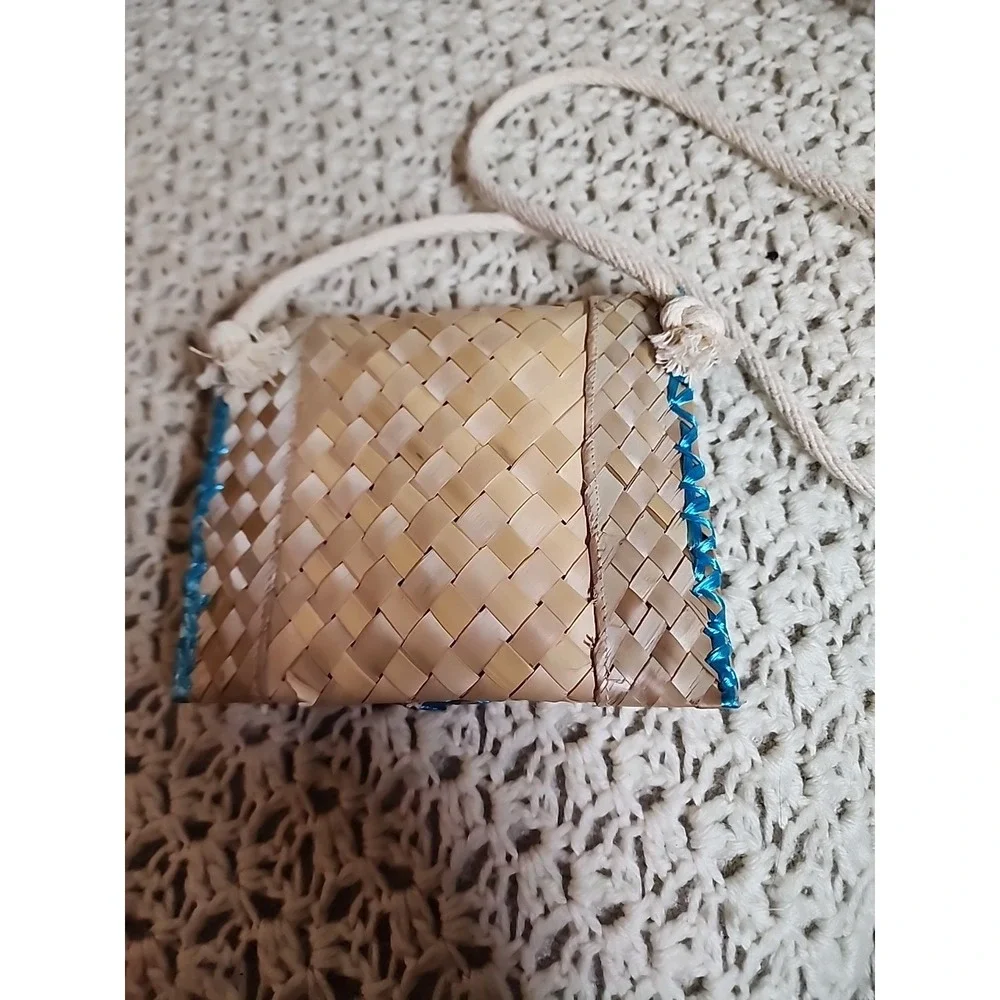 New CrossWeave Jasmine Embroidered Purse Shoulder bag Bahamas